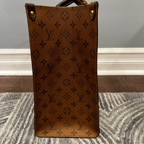 LV On The Go Tote - Picture 2 of 9